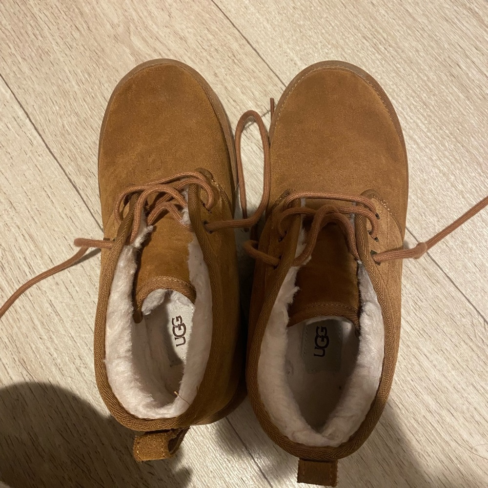 UGG neumel! Women’s size 9!